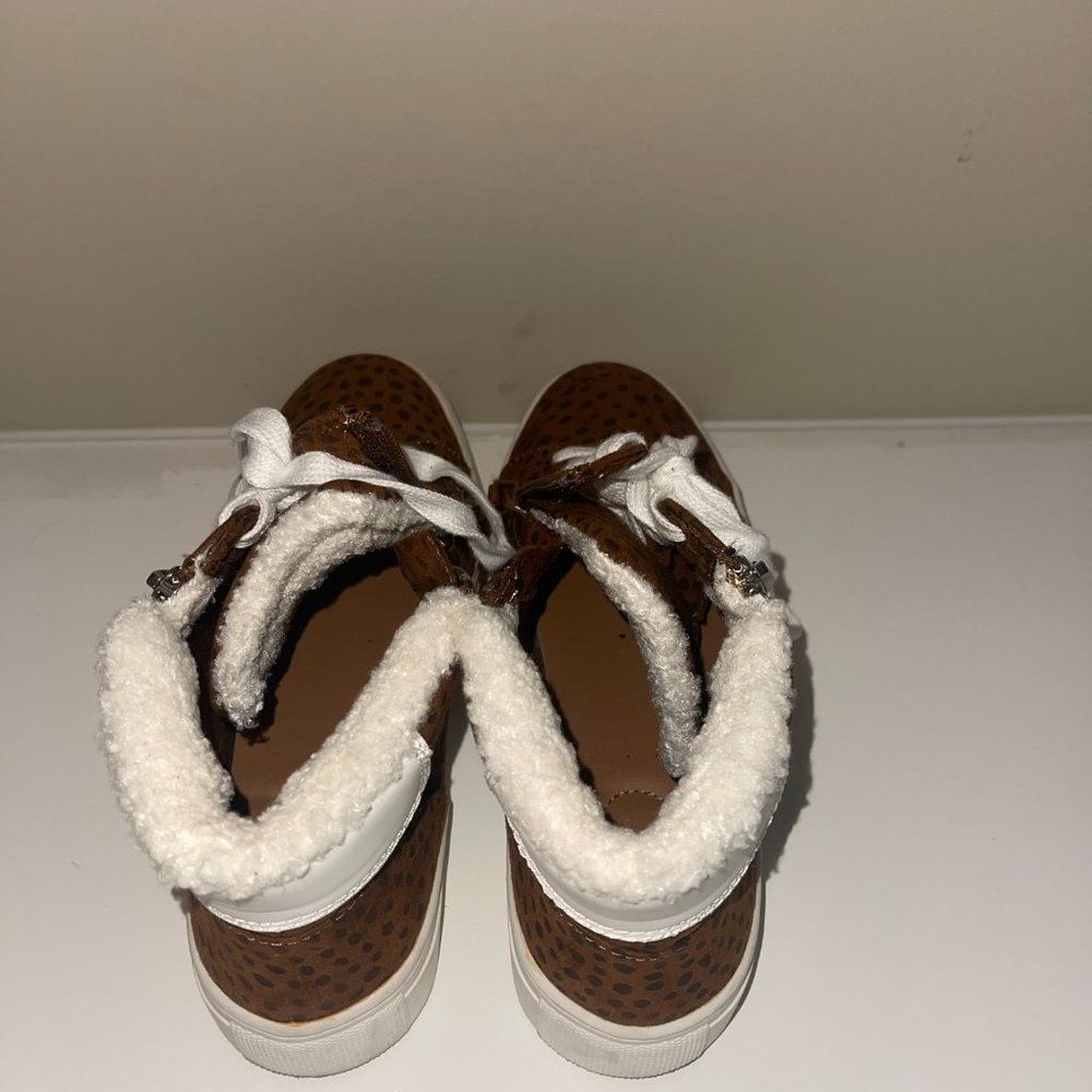 Universal Thread Booties - Picture 3 of 4